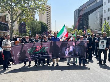 حضور فعالان سینما و مدیران برای بدرقه رهبر شهید