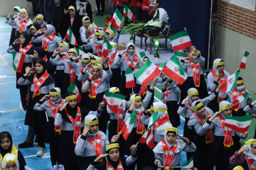 همایش ۱۵۰۰ نفری دانش‌آموزان پیشتاز تبریز با عنوان «باید برخاست»