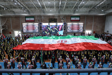 همایش ۱۵۰۰ نفری دانش‌آموزان پیشتاز تبریز با عنوان «باید برخاست»