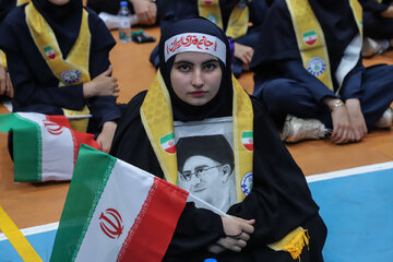همایش ۱۵۰۰ نفری دانش‌آموزان پیشتاز تبریز با عنوان «باید برخاست»