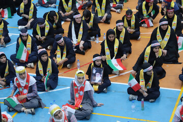همایش ۱۵۰۰ نفری دانش‌آموزان پیشتاز تبریز با عنوان «باید برخاست»