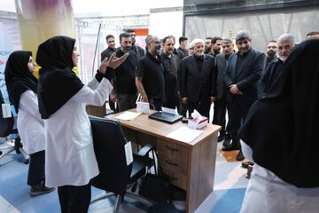 بازدید میدانی عارف از اماکن اسکان و درمان زائران مراسم تشییع رهبر شهید