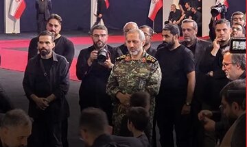 چرا «سید مجید» در مراسم وداع با رهبر شهید، لباس سیاه به تن نداشت؟