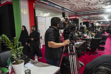 حضور خبرنگاران داخلی و خارجی در نخستین روز مراسم وداع با رهبر شهید انقلاب