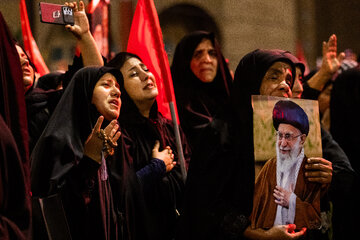 آخرین ساعات روز نخست مراسم وداع با رهبر شهید انقلاب