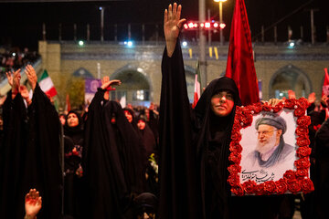 آخرین ساعات روز نخست مراسم وداع با رهبر شهید انقلاب