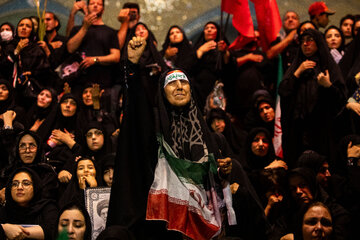 آخرین ساعات روز نخست مراسم وداع با رهبر شهید انقلاب