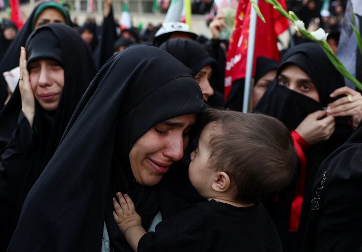 گزارش رویترز درباره «غیرت انقلابی» مردم ایران با حضور گسترده در مراسم وداع با امام شهید