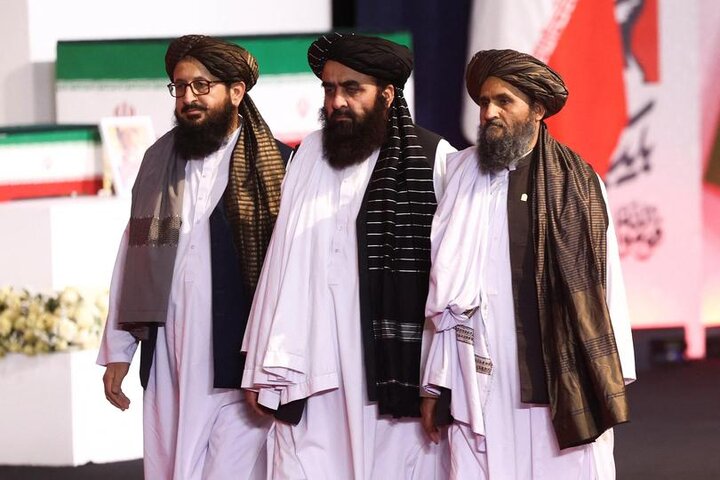 بدرقه باشکوه رهبر شهید از زاویه دید عکاسان خارجی