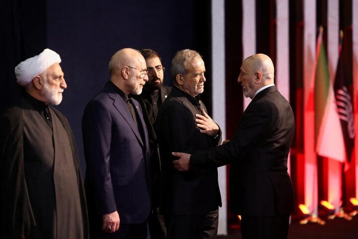 بدرقه باشکوه رهبر شهید از زاویه دید عکاسان خارجی