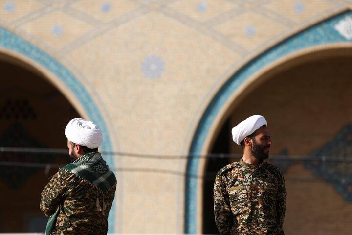 بدرقه باشکوه رهبر شهید از زاویه دید عکاسان خارجی