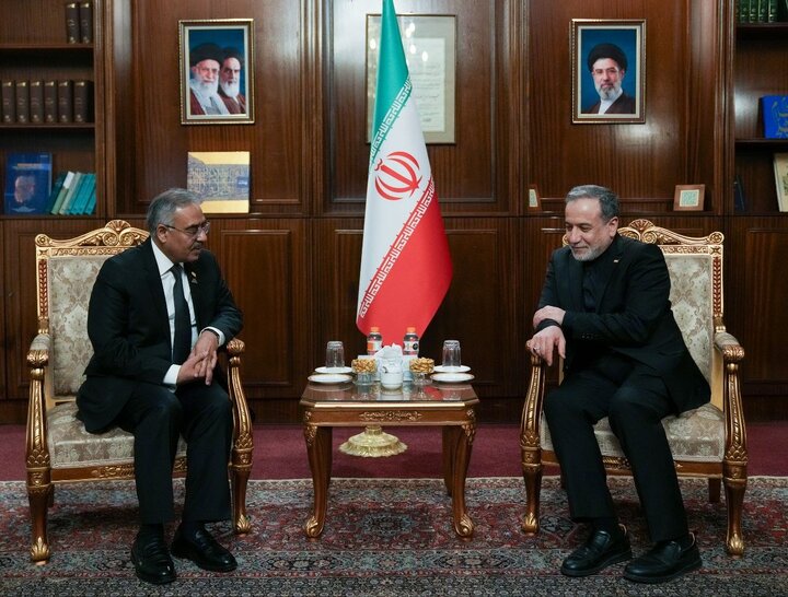 دیدار دبیرکل سازمان دی ۸ با وزیر امور خارجه ایران