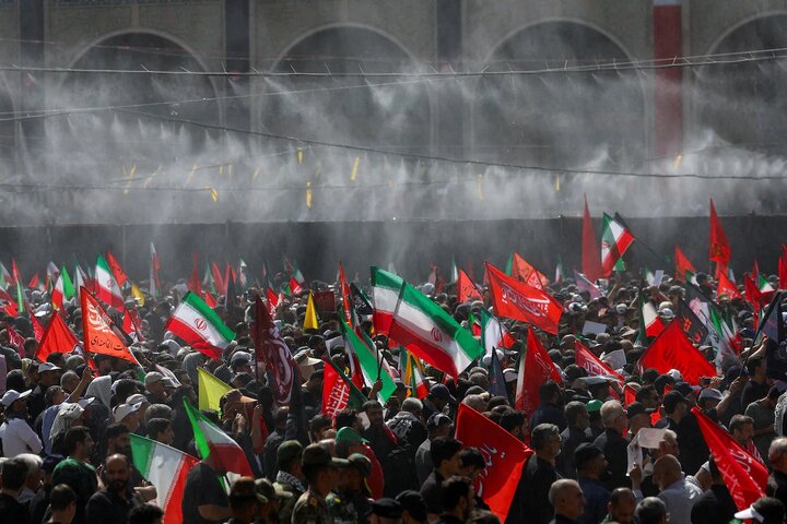 گزارش رویترز درباره «غیرت انقلابی» مردم ایران با حضور گسترده در مراسم وداع با امام شهید
