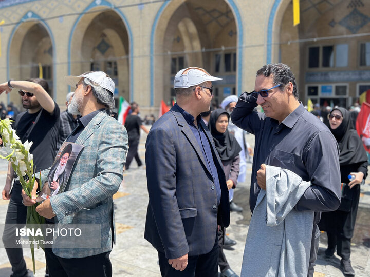 حضور فعالان سینما و مدیران برای بدرقه رهبر شهید