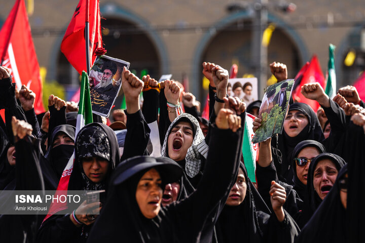 یک استاد دانشگاه: از نگاه رهبر شهید، مردم اساس سیاست خارجی و موتور میدان و دیپلماسی اند