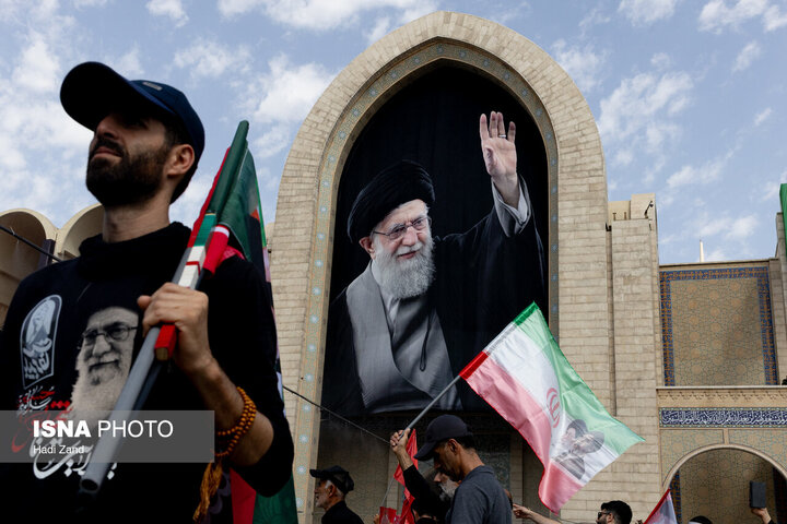 آنچه هنرمندان برای رهبر شهید نقش زدند