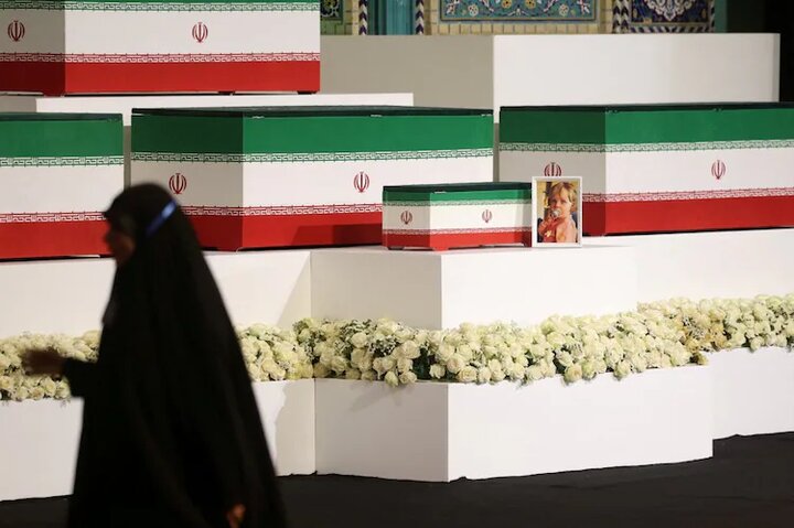 وداع با قائد شهید امت از نگاه رسانههای جهان نگاه جهان به وداع ایران با رهبر شهید انقلاب اسلامی