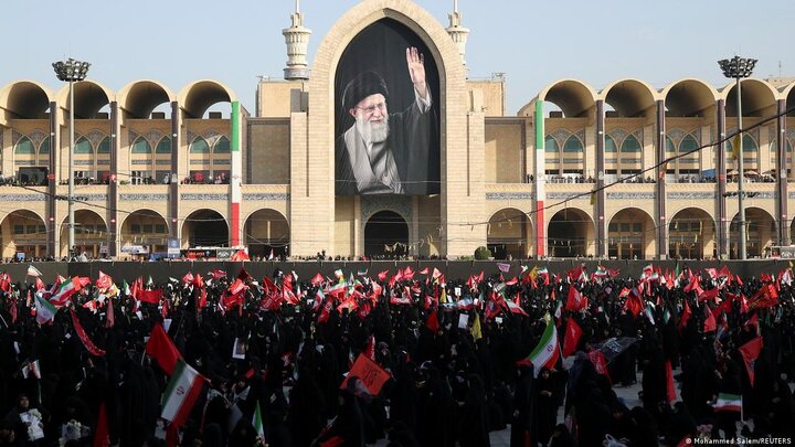 وداع با قائد شهید امت از نگاه رسانههای جهان نگاه جهان به وداع ایران با رهبر شهید انقلاب اسلامی