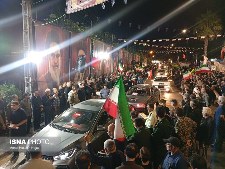 بدرقه کاروان زائران آستارایی به مراسم تشییع پیکر رهبر شهید انقلاب