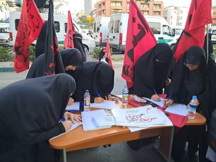 ادامه ورود زائران به مصلی/ عزاداران امشب را تا صبح در جوار رهبر شهیدشان می‌مانند