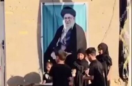 برپایی موکب عزاداری توسط کودکان عراقی به یاد رهبر شهید