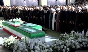 آغاز اقامه نماز بر پیکر رهبر شهید انقلاب به امامت آیت الله جعفر سبحانی