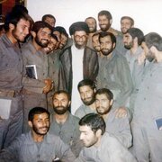 روایتی از دقت‌نظر و تکریم راویان تاریخ توسط رهبر شهید انقلاب