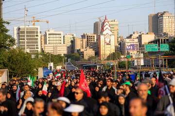 دومین روز مراسم وداع با رهبر شهید انقلاب در مصلای تهران - اتوبان شهید سلیمانی