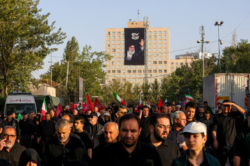 دومین روز مراسم وداع با رهبر شهید انقلاب در مصلای تهران - اتوبان شهید سلیمانی