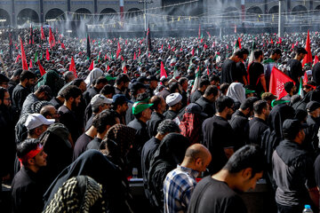 اقامه نماز بر پیکر رهبر شهید انقلاب با حضور جمعی از مسئولان، کارگزاران نظام و اقشار مختلف مردم
