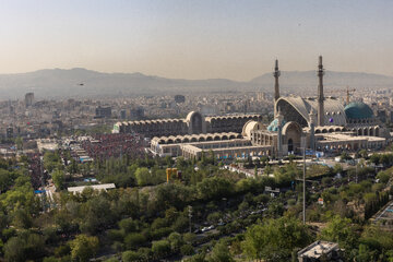 اقامه نماز بر پیکر رهبر شهید انقلاب با حضور جمعی از مسئولان، کارگزاران نظام و اقشار مختلف مردم