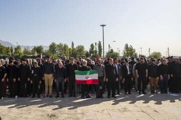 ااقامه نماز بر پیکر رهبر شهید انقلاب با حضور جمعی از مسئولان، کارگزاران نظام و اقشار مختلف مردم