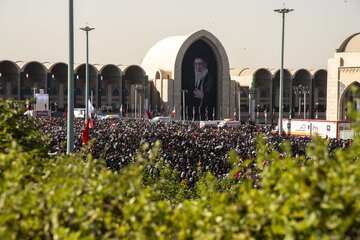 اقامه نماز بر پیکر رهبر شهید انقلاب در مصلای تهران
