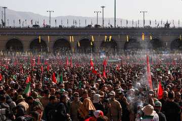 اقامه نماز بر پیکر رهبر شهید انقلاب با حضور جمعی از مسئولان، کارگزاران نظام و اقشار مختلف مردم