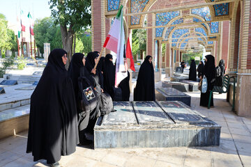 اعزام کاروان شرکت‌کنندگان در مراسم بدرقه و تشییع پیکر امام شهید - شهرکرد