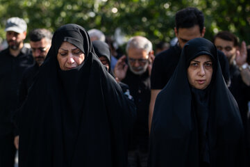اقامه نماز بر پیکر رهبر شهید انقلاب در مصلای تهران