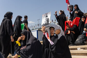 دومین روز مراسم وداع با رهبر شهید انقلاب در مصلای تهران
