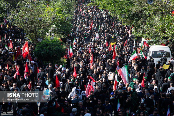 آناتولی: صدها هزار نفر از سوگواران ایرانی بر پیکر رهبر شهیدشان نماز اقامه کردند