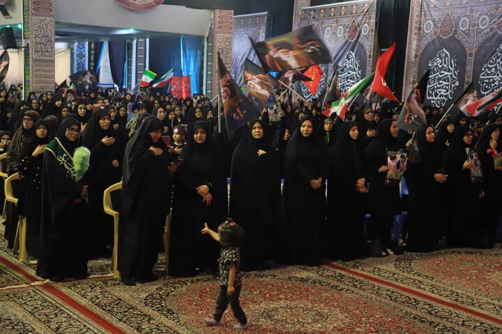 حضور پرشور دانشگاهیان کرمان در بزرگداشت رهبر شهید/ تأکید بر وحدت و بیعت با رهبر جدید