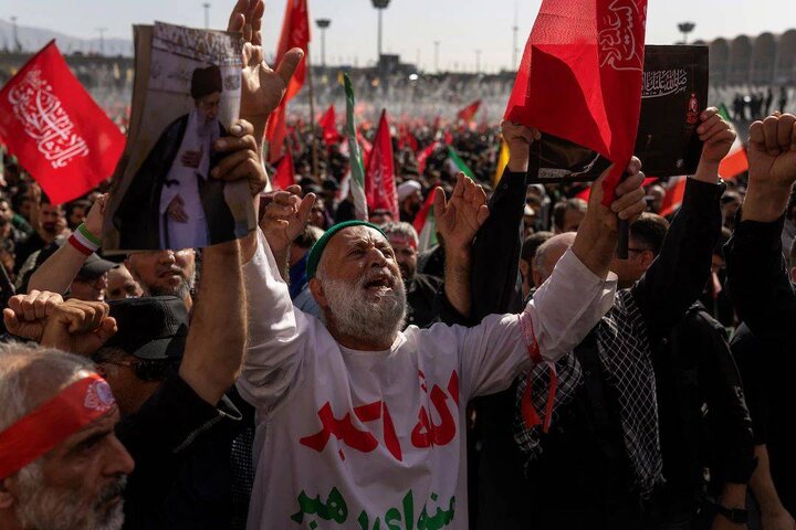 بازتاب گسترده مراسم اقامه نماز بر پیکر رهبر شهید انقلاب در دومین روز وداع