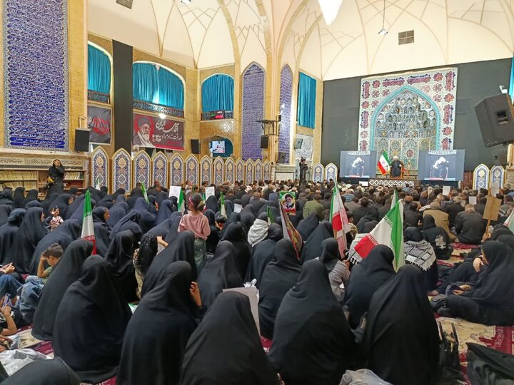 اجتماع گسترده مردم بم در سوگ رهبر شهید برگزار شد
