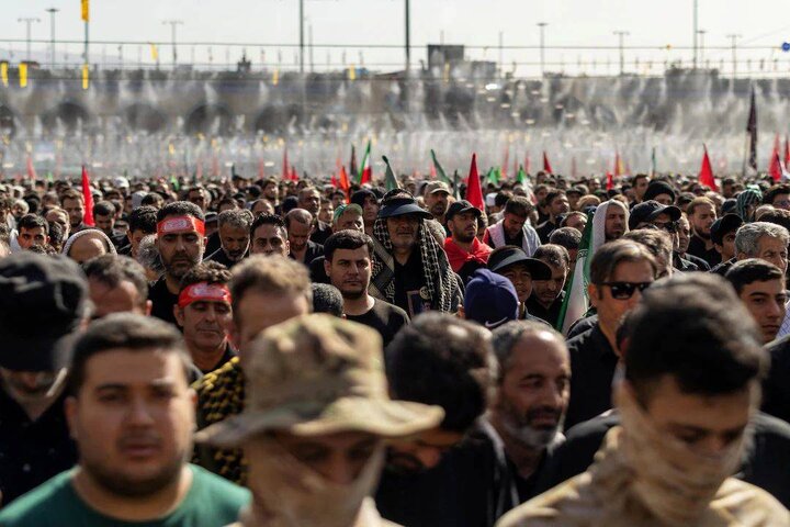 بازتاب گسترده مراسم اقامه نماز بر پیکر رهبر شهید انقلاب در دومین روز وداع