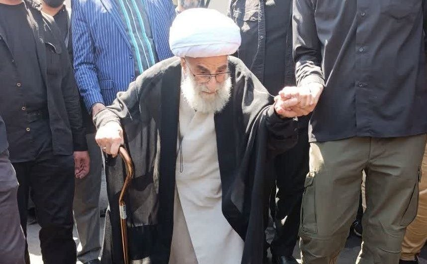 توقف خودرو برای رسیدن عزاداران/ پیکر مطهر با بالگرد در مسیر تشییع عبور خواهد کرد