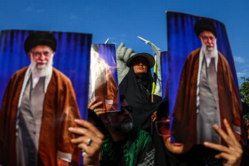 مراسم تشییع پیکر مطهر رهبر شهید انقلاب - تهران / میدان انقلاب