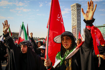 مراسم تشییع پیکر مطهر رهبر شهید انقلاب - تهران/ میدان امام حسین