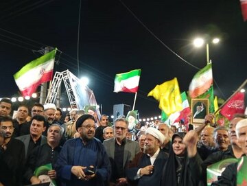 وداع مردم جیرفت با «آقای شهید»/ پرچم‌های سه‌رنگ و اشک‌های بی‌امان در فراق رهبر