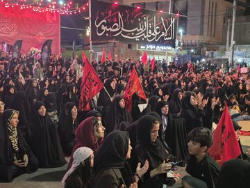 تجدید میثاق ملت مبعوث با رهبر شهید در میدان‌داری شبانه کرمانی‌ها