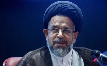 بازدید دستیار ویژه رئیس‌جمهور از موکب‌های خدمت‌رسان در مراسم وداع با رهبر شهید