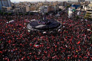 مراسم تشییع پیکر مطهر رهبر شهید انقلاب - تهران/ خیابان آزادی