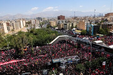 مراسم تشییع پیکر مطهر رهبر شهید انقلاب - تهران / خیابان دماوند